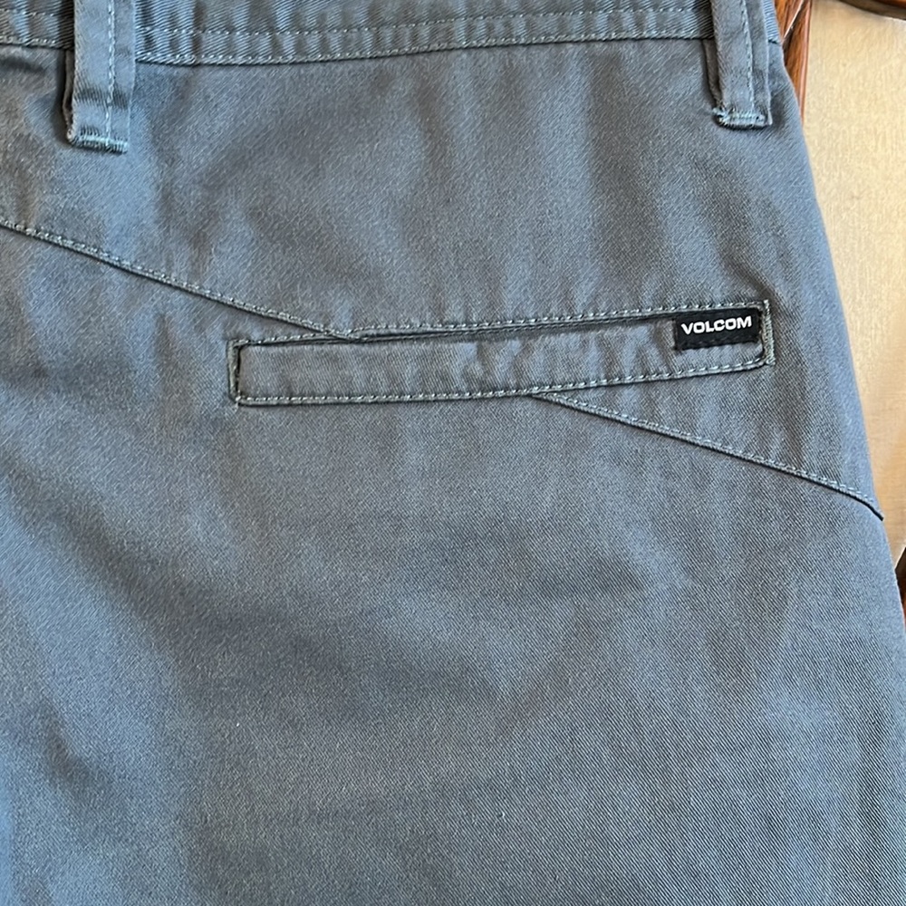 Volcom Shorts - Picture 5 of 7